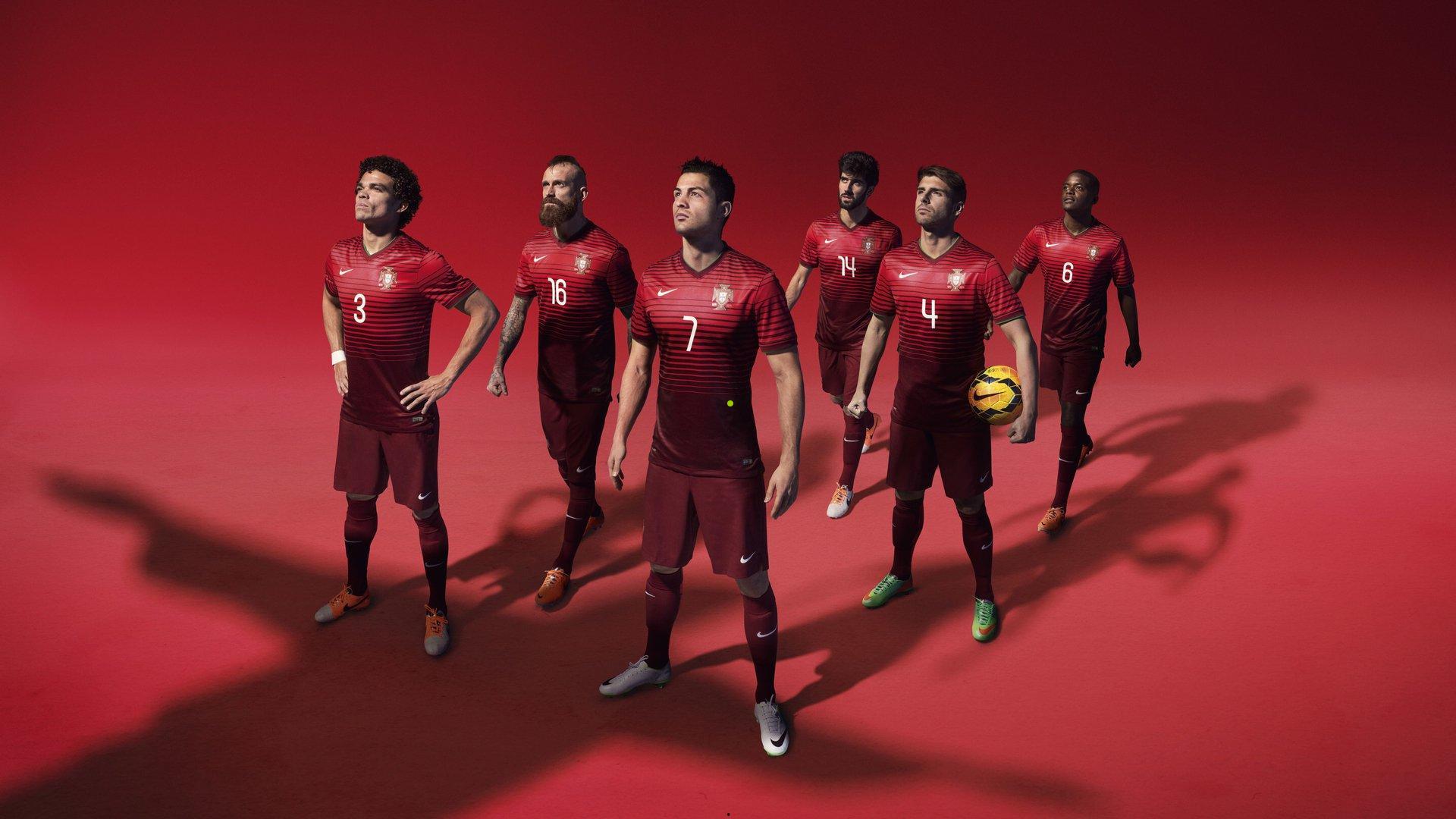 开云_法比安斯基盛赞莱万多夫斯基，波兰足球传奇人物，队长职责当之无愧